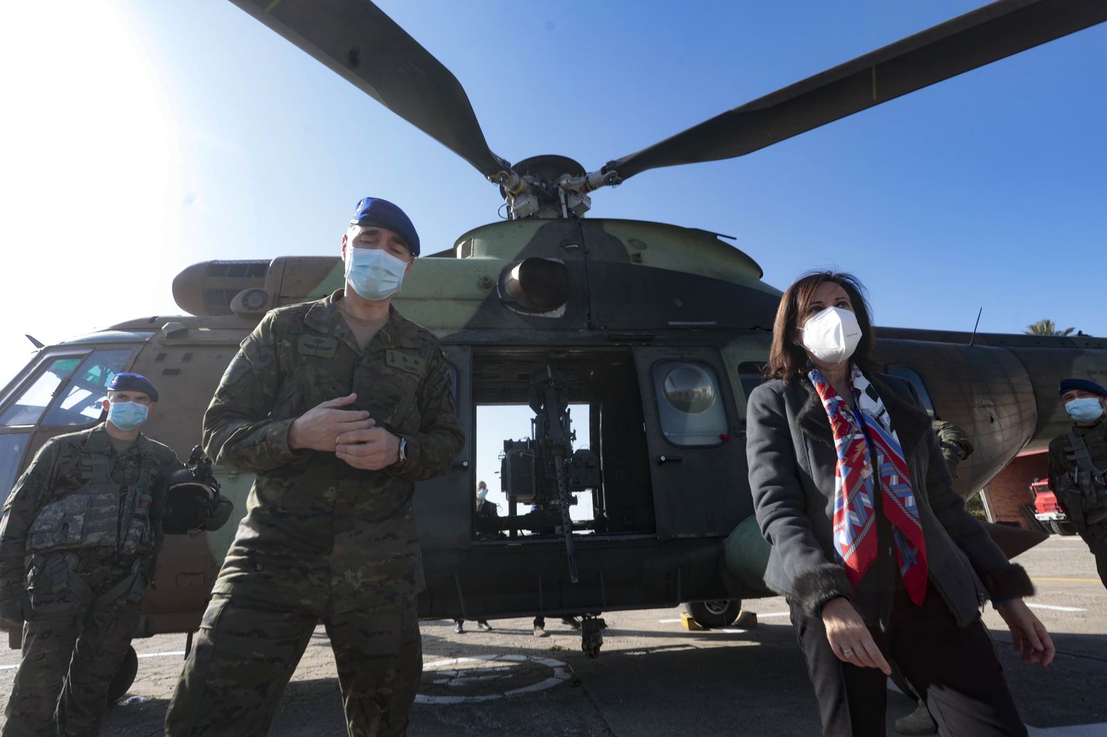 La visita de Margarita Robles a la Base del Copero en imágenes