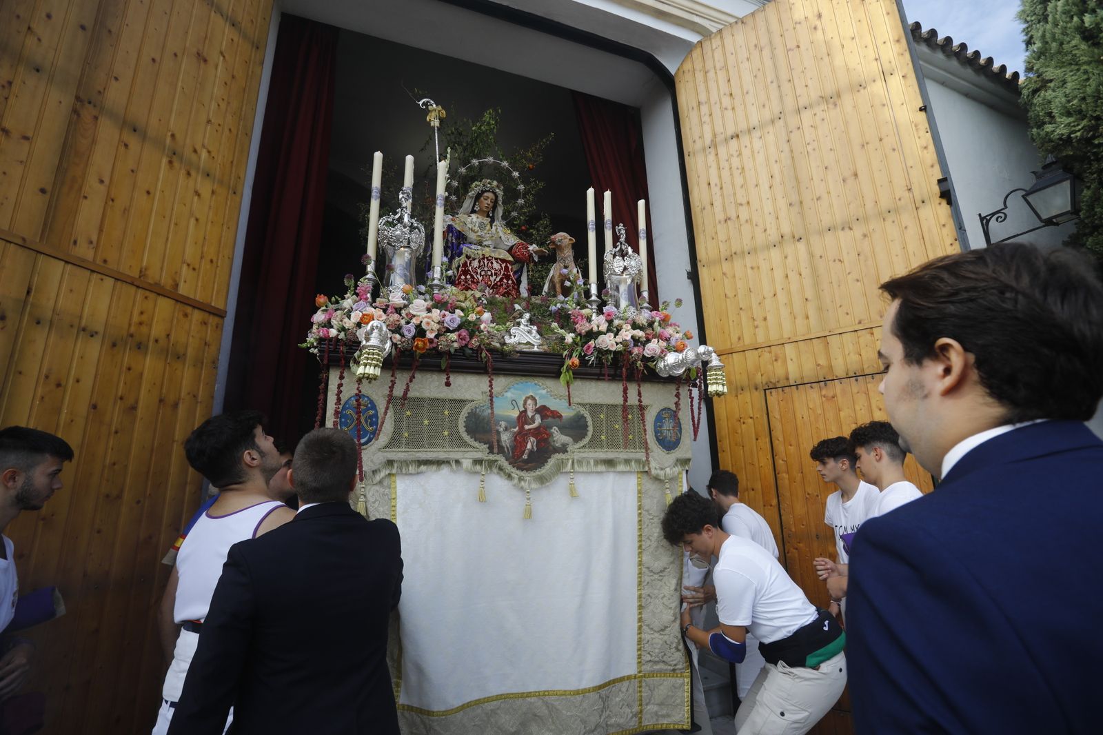 La procesión de la Divina Pastora de las Almas de Córdoba, en imágenes