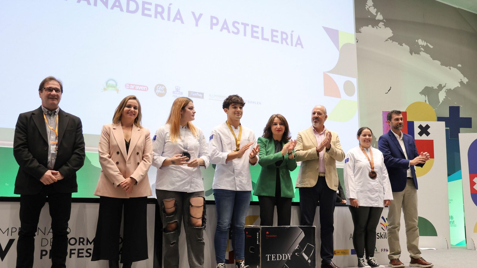 Podio de Panadería y Pastelería, con Alejandra Rodríguez, del Hurtado de Mendoza, medalla de plata.