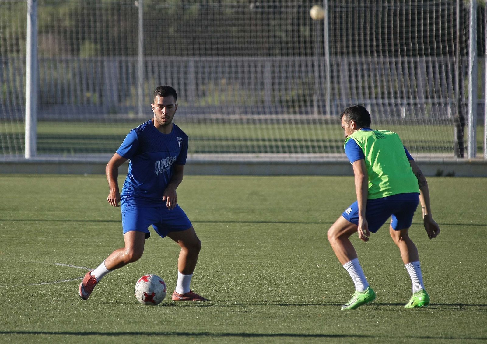El canario Pipo Rodríguez, ante Zafra, en el entrenamiento del pasado lunes en La Menacha.