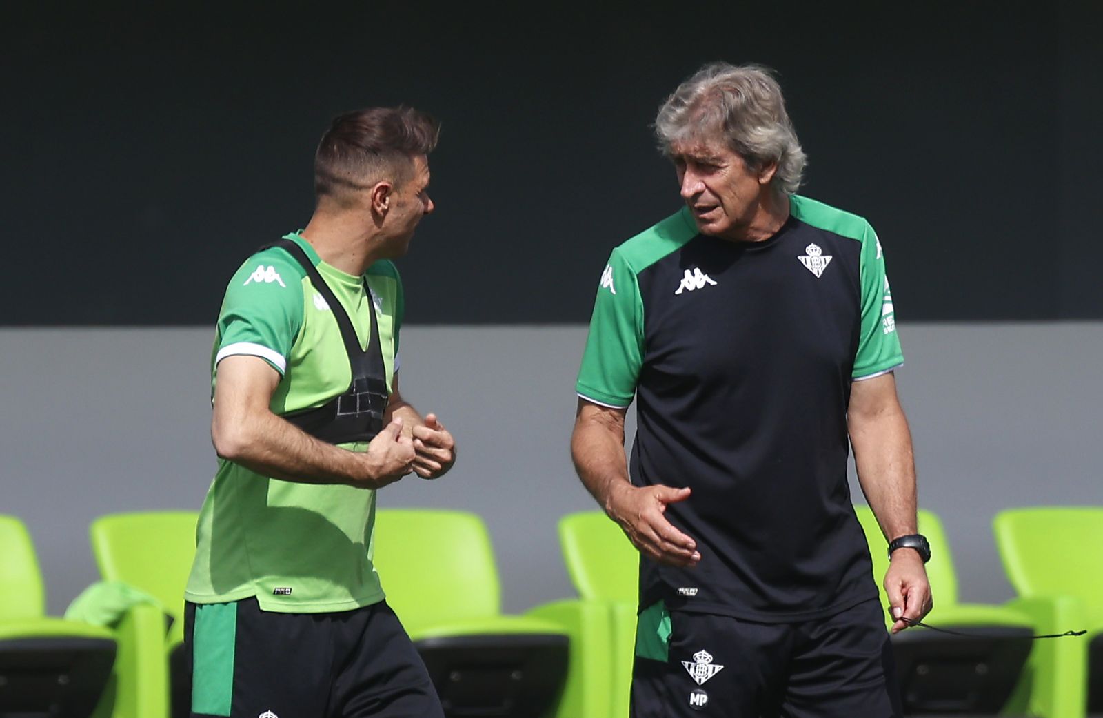 Joaquín y Pellegrini conversan en un momento del entrenamiento de este pasado sábado.