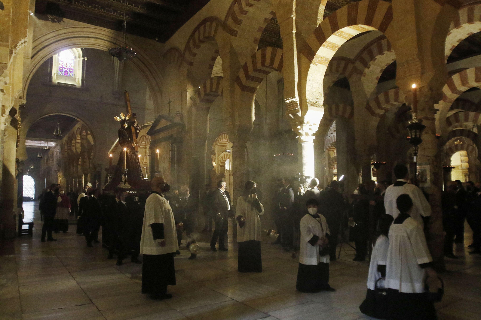 El Vía Crucis de las Cofradías de Córdoba, en imágenes