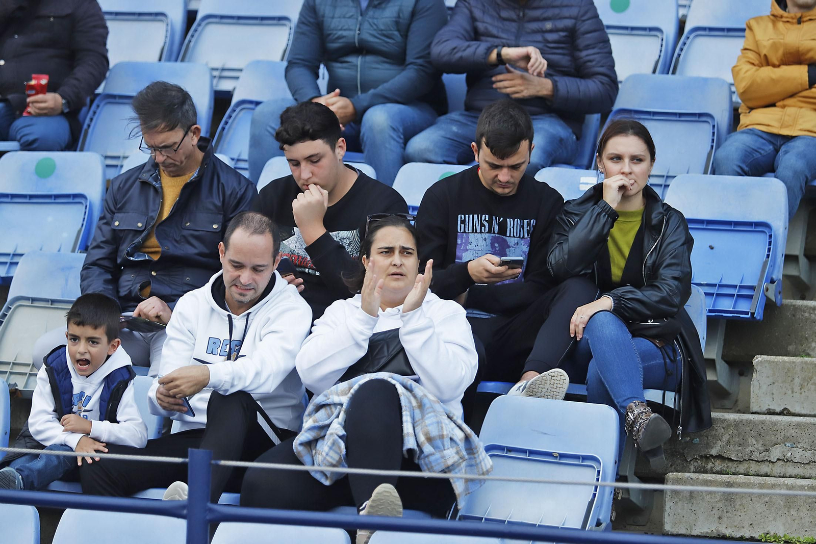 Imágenes del ambiente en el Recreativo de Huelva - San Fernando