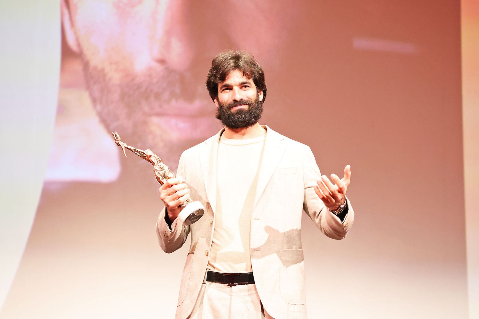 Imágenes de la entrega del Premio Luz del Festival de Cine Iberoamericano a Rubén Cortada