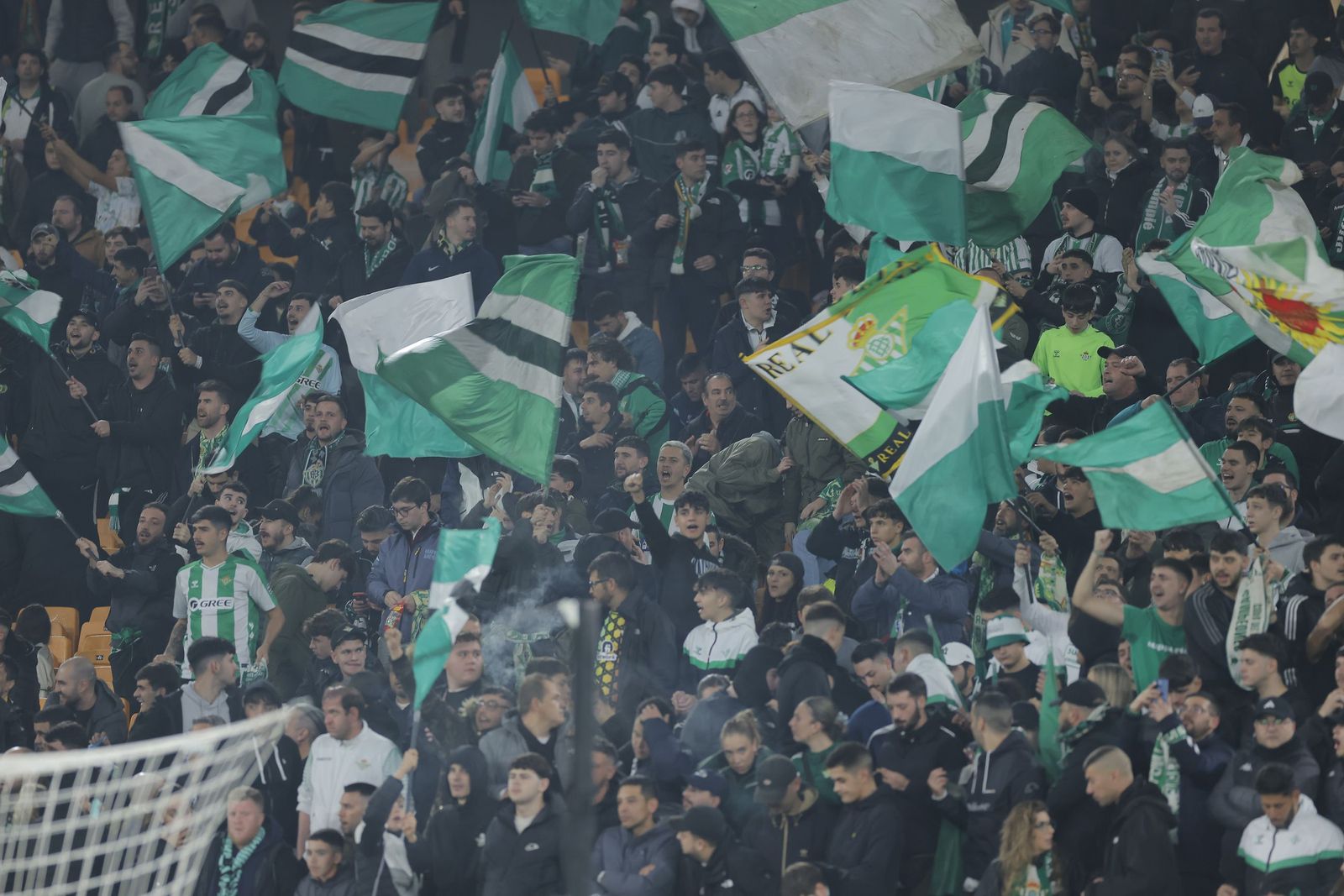 Buscate en las fotos del Betis - Feyenoord