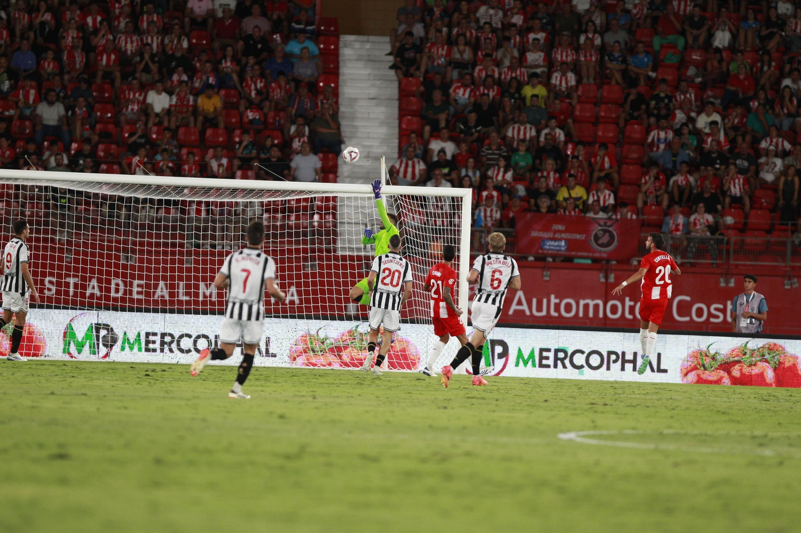 El partido U.D. Almería-C.D. Castellón en imágenes