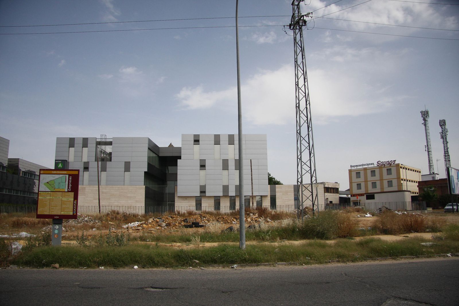 Una de las calles del Polígono Carretera Amarilla, donde se han intervenido las mascarillas.