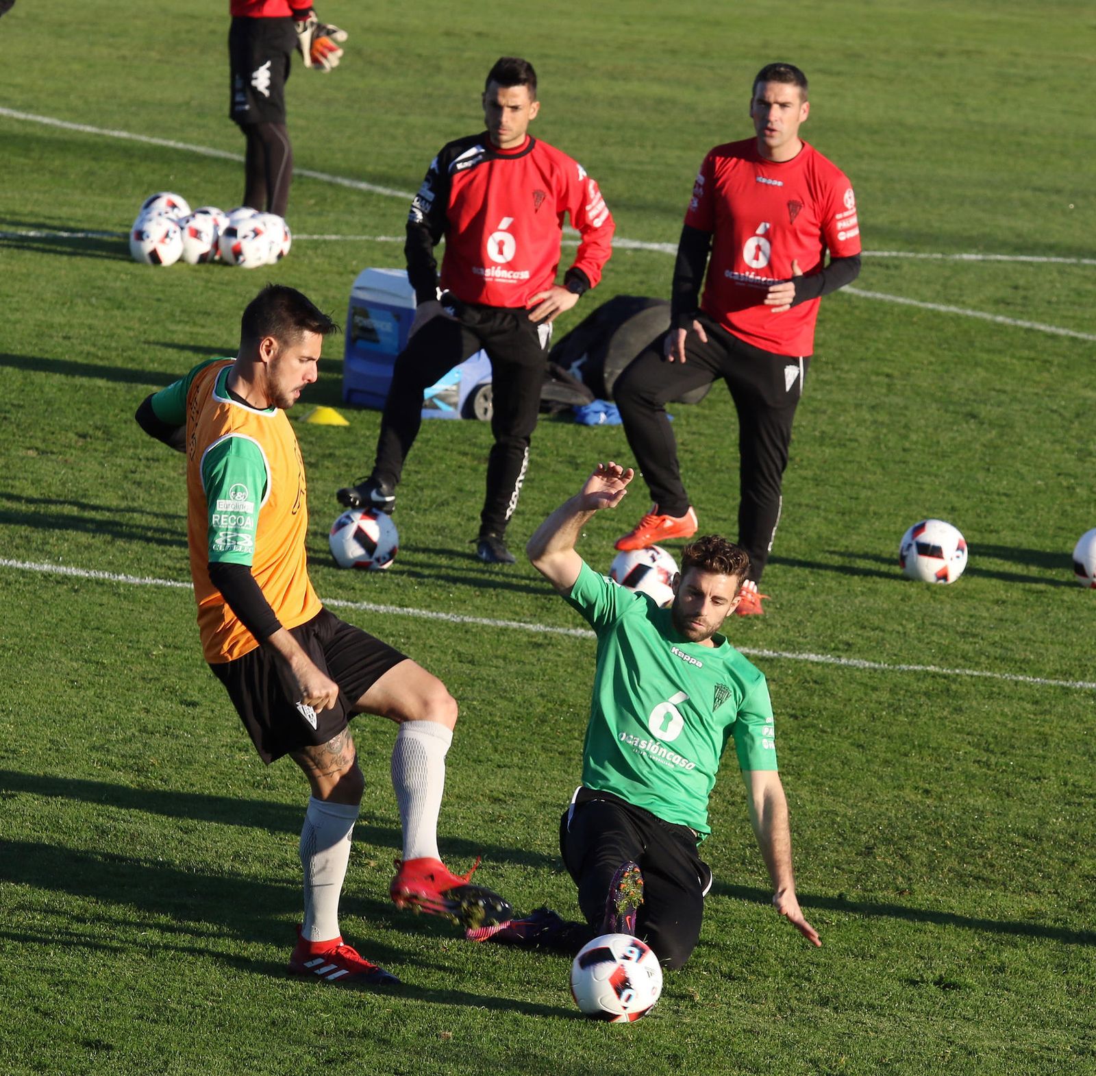 Carrión observa una acción de una sesión entre Luso y Rodri.