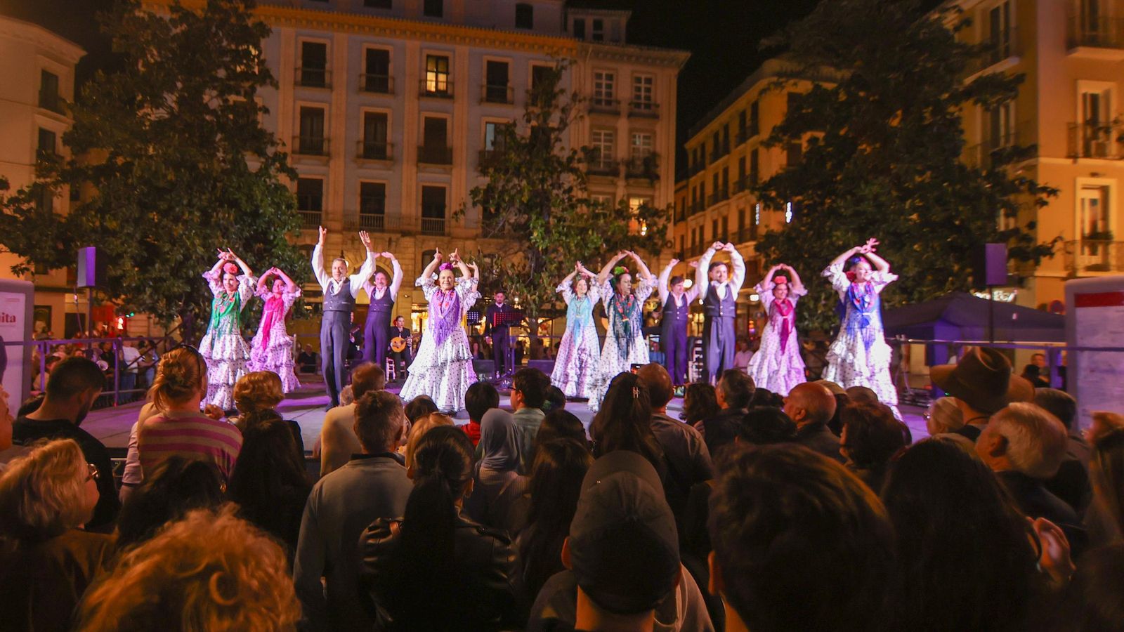Búscate en las mejores fotos de las Cruces en Granada