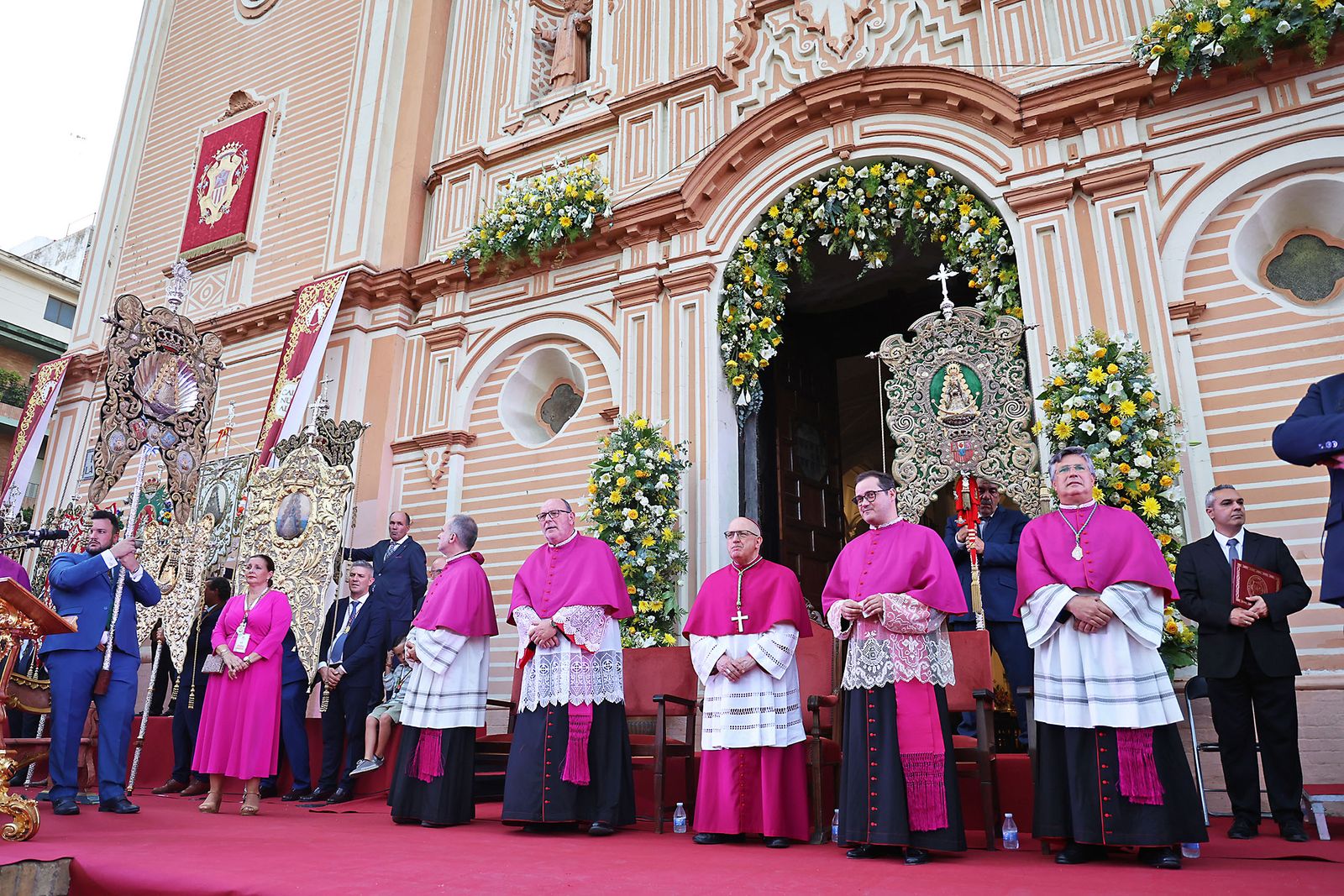 Imágenes del Rosario Jubilar rociero celebrado por las 25 hermandades filiales de la Matriz de Almonte en La Merced