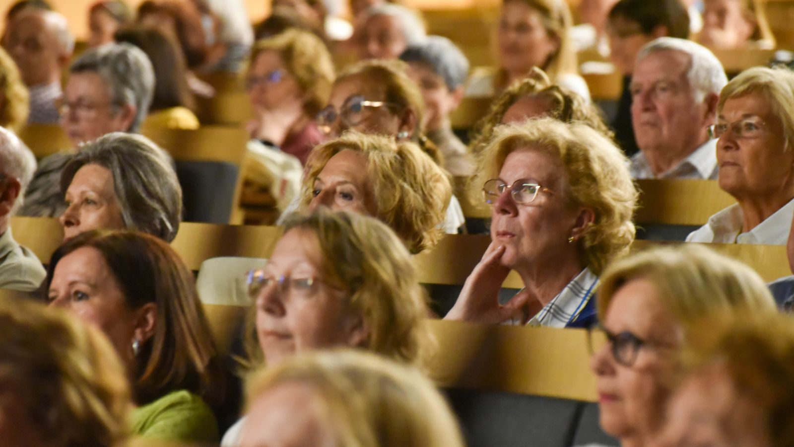 Fotos de la conferencia de Rosa María Calaf con Juan Jose Téllez