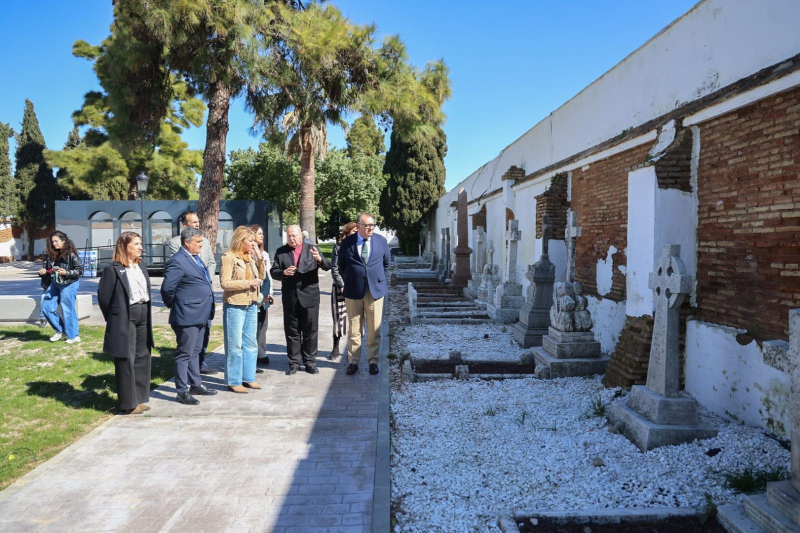 Un momento de la visita al Cementario Británico. Un momento de la visita al Cementario Británico.