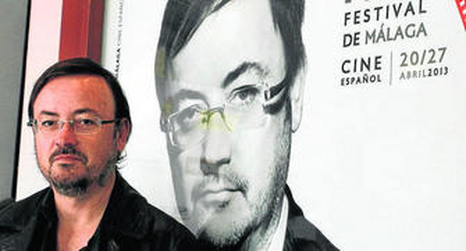 El director Manuel Martín Cuenca, ayer, en el Teatro Cervantes.