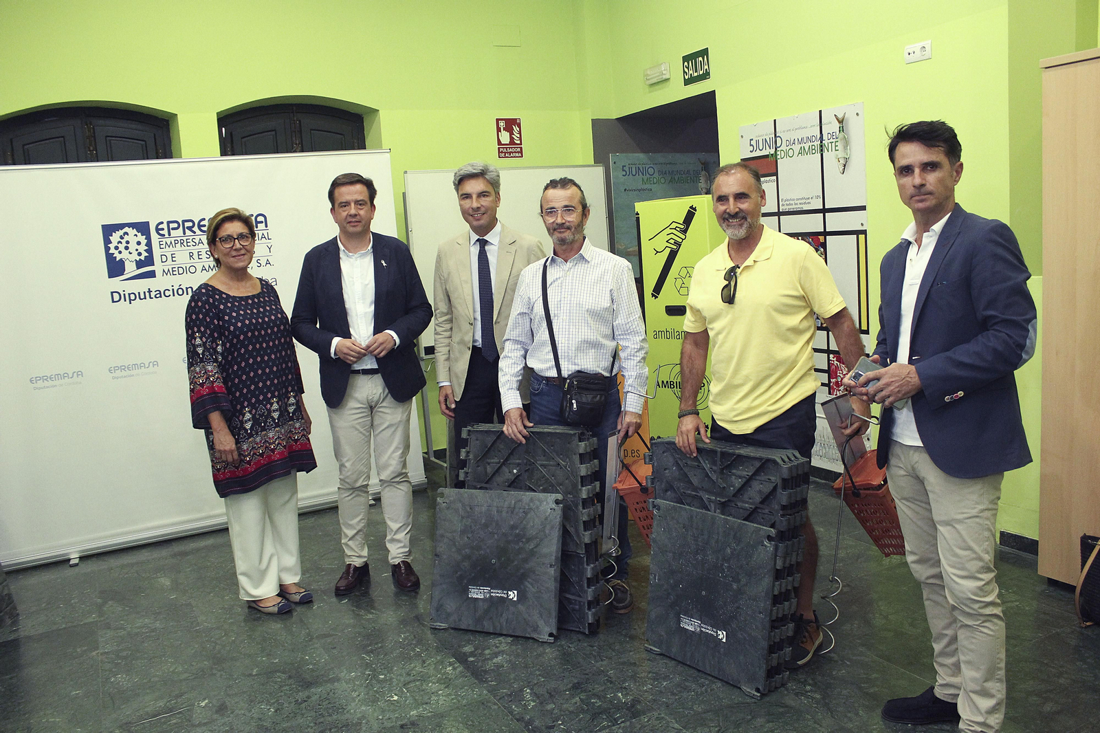 Reparto de las primeras compostadoras en Lucena.