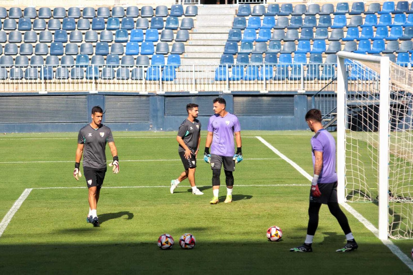 La sesión del Málaga CF antes de partir hacia Castellón, en imágenes