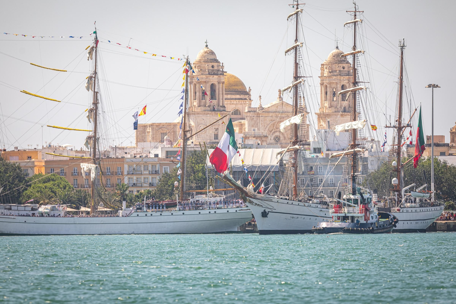 Imágenes de la parada naval desde el mar