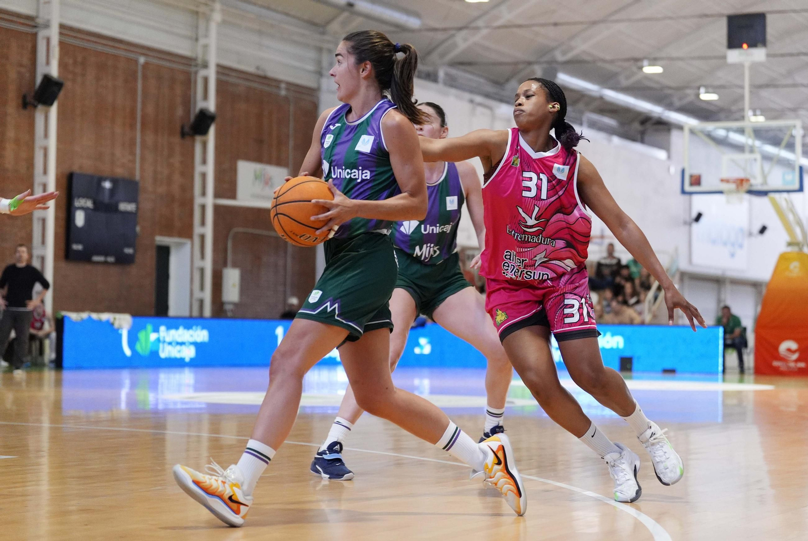 El Unicaja Mijas vuelve a ganar ante el Al-Qázeres