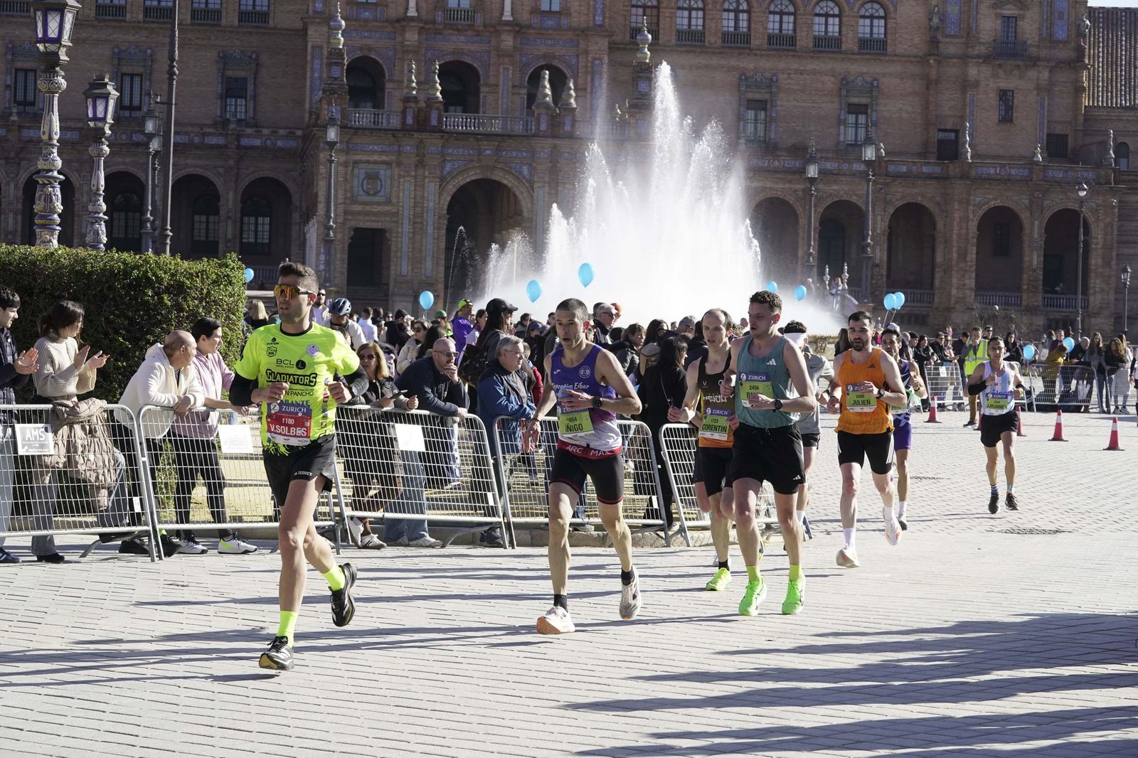 El Zúrich Maraton de Sevilla 2026 en la Plaza de España, galería 1
