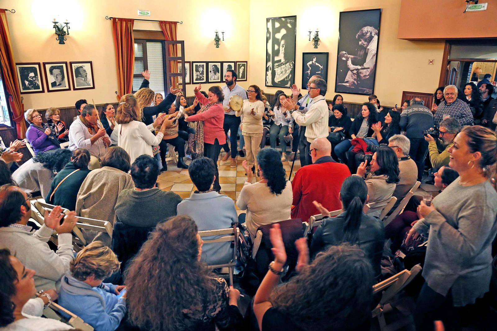 Zambomba en la peña Fernando Terremoto