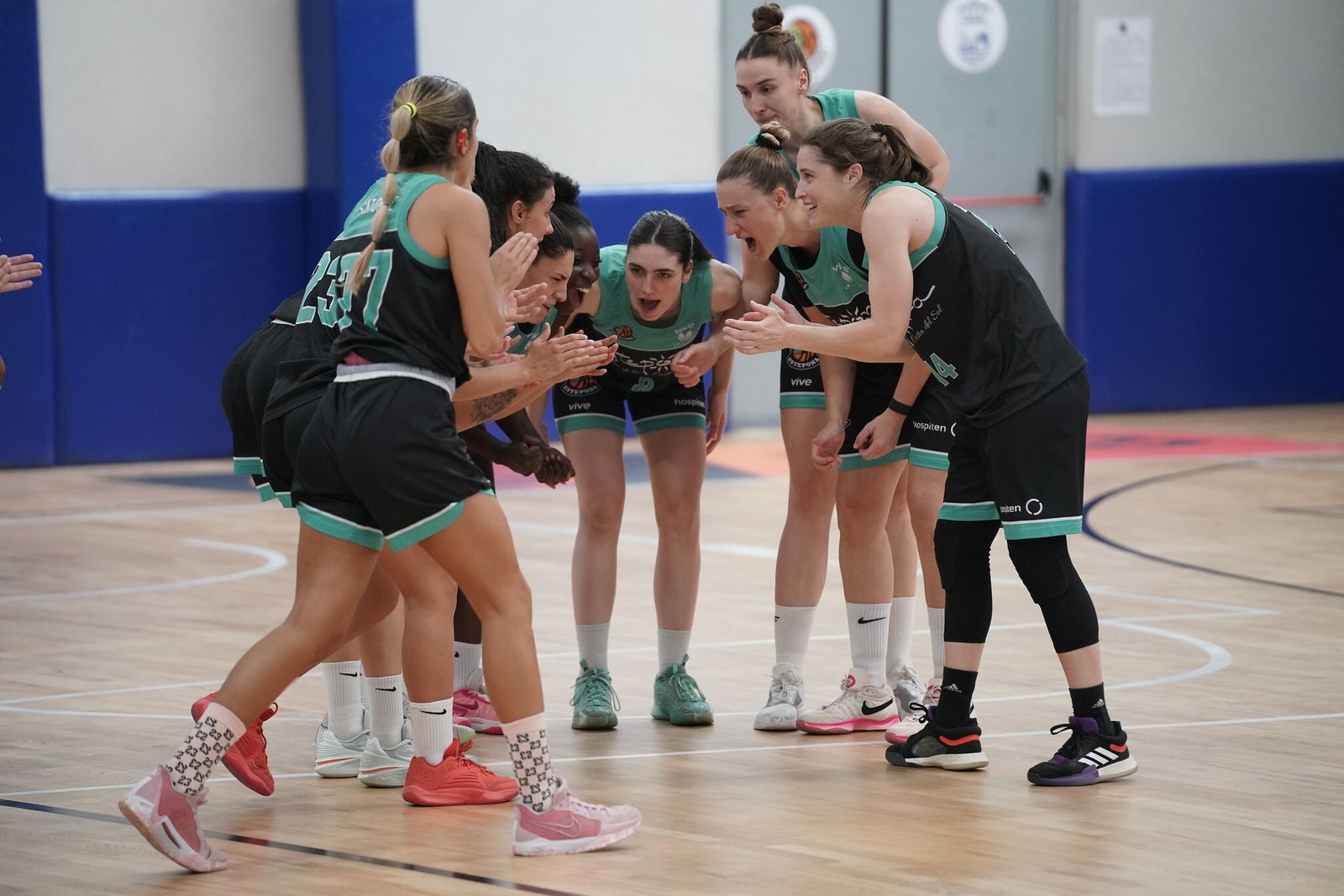 Ambientazo en Estepona para la Final Four de ascenso a Liga Femenina