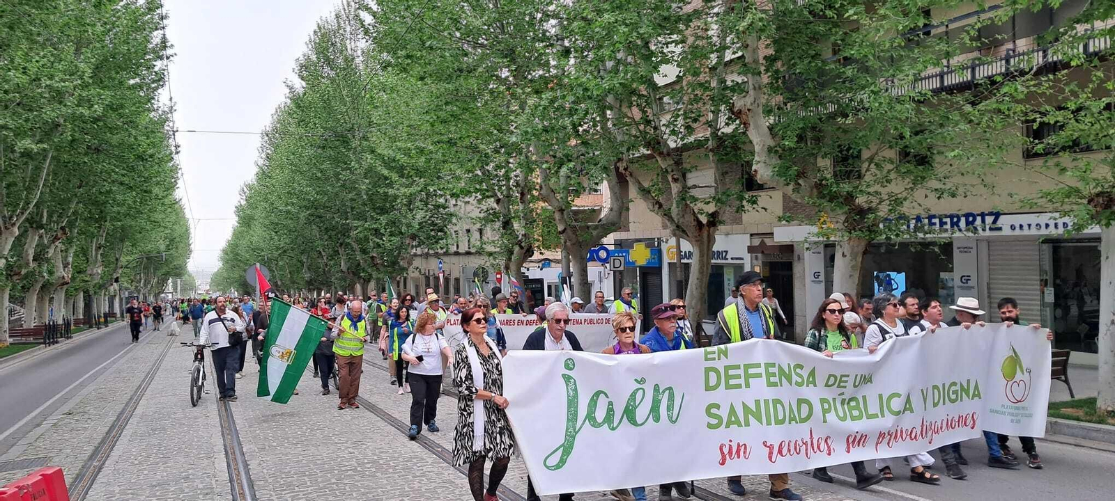 En imágenes: así ha transcurrido en Jaén la manifestación por una sanidad pública de calidad