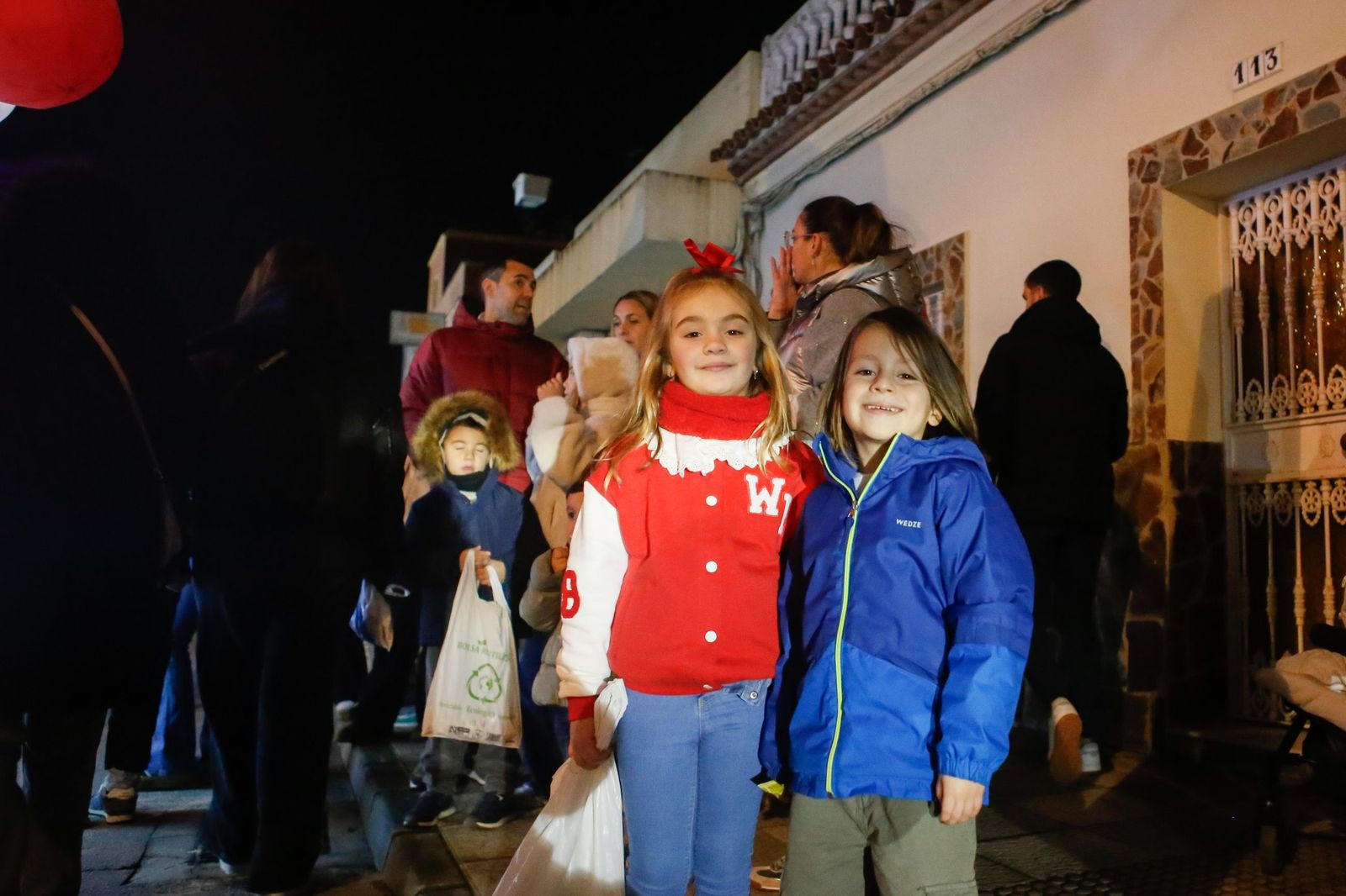 Búscate en las fotos de la cabalgata de Reyes Magos 2026 en Los Barrios