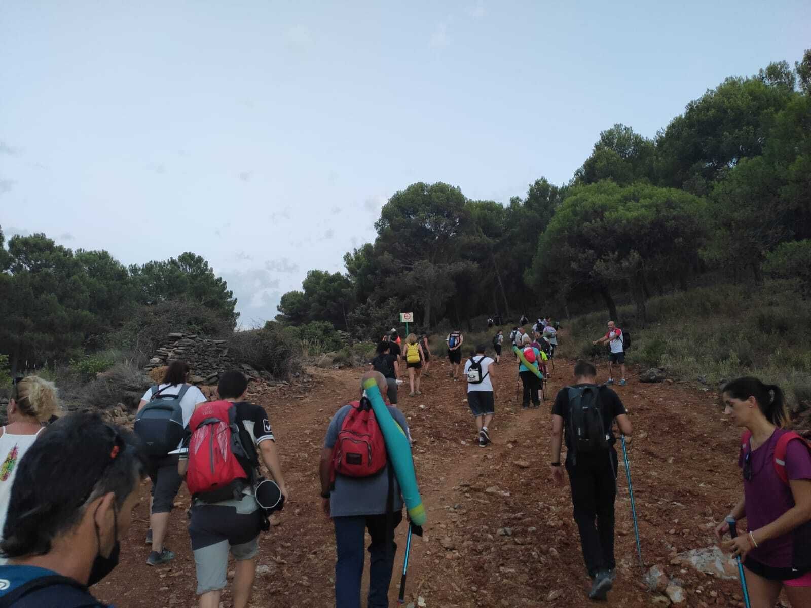 Los vecinos de Otura disfrutan la Noche  de San Lorenzo con una ruta nocturna