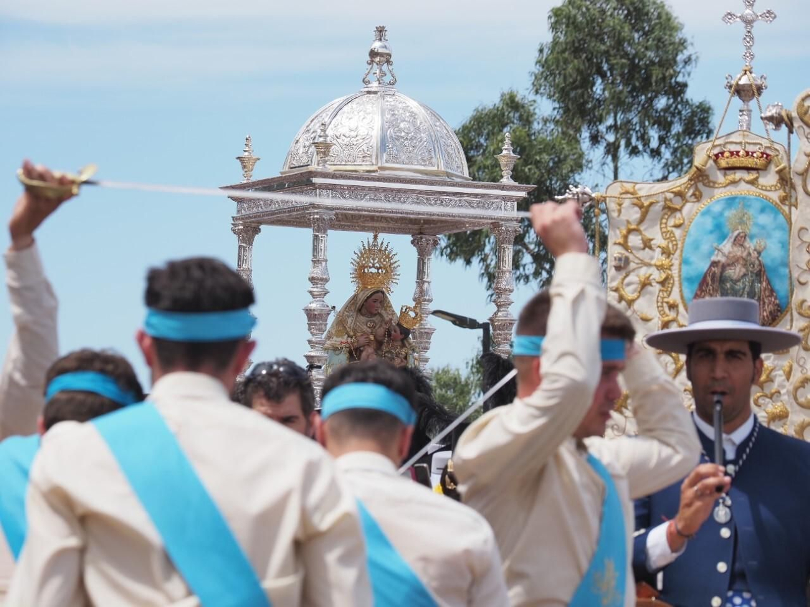 Romería de la Virgen de la Peña 2023 en la Puebla de Guzmán, en imágenes