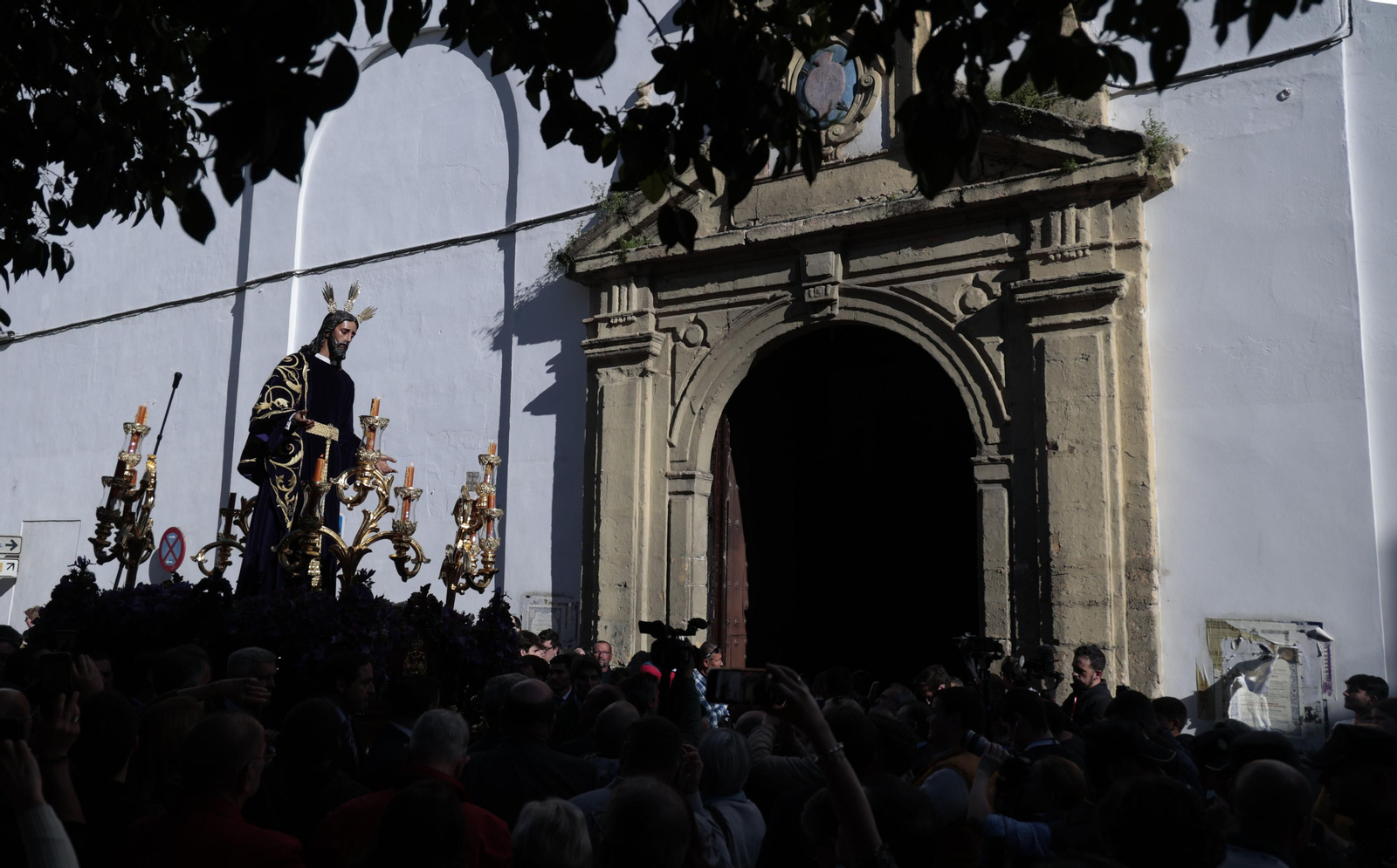 Las imágenes del viacrucis de las cofradías 2024