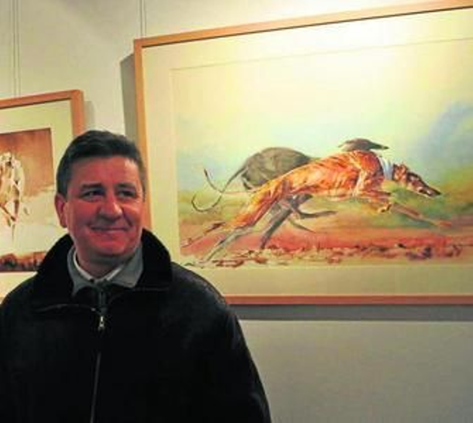 José Amezcua, ante su última serie de galgos.