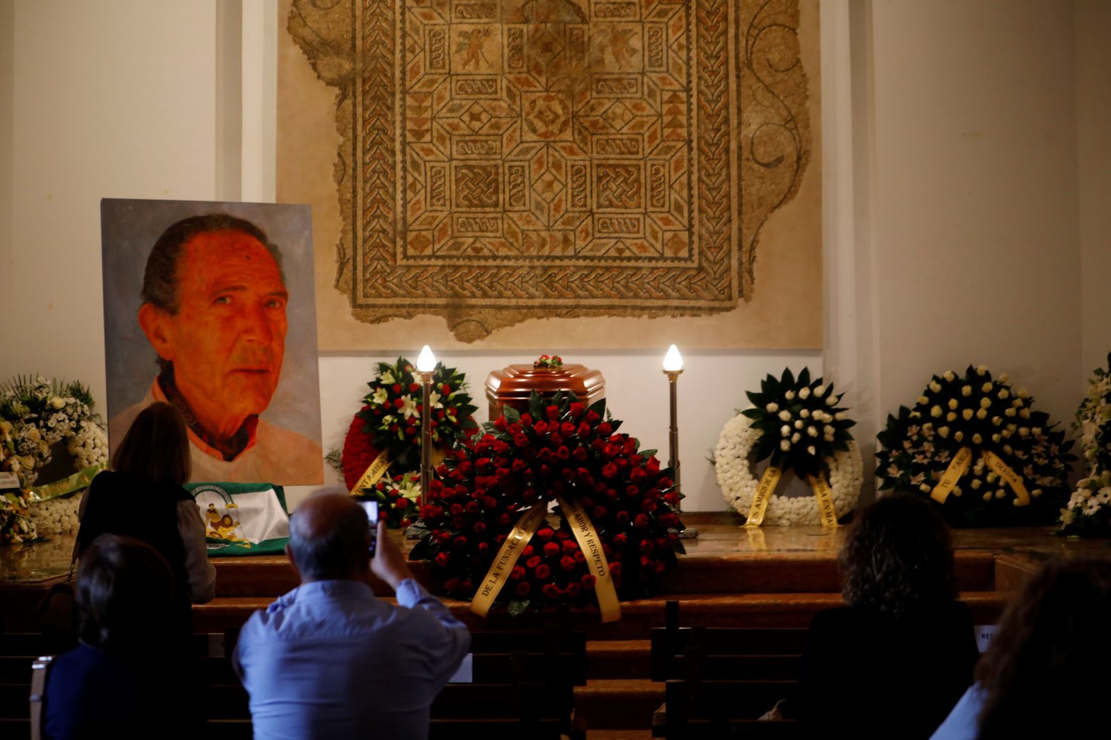 La capilla ardiente de Antonio Gala en su fundación en Córdoba, en imágenes