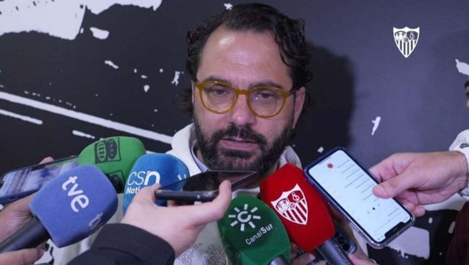 Víctor Orta, durante su comparecencia ante los medios de comunicación en Londres.