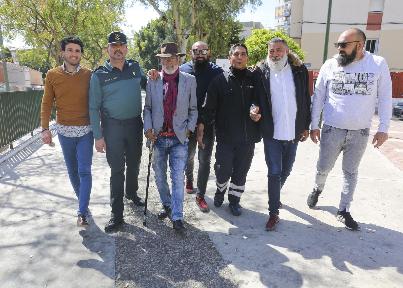 Las fotos del guardia civil gitano recorriendo La Palmilla