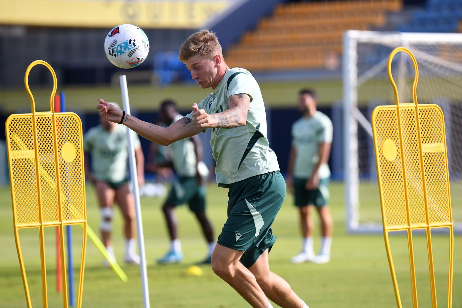 Pelayo Fernández tiene muchas opciones para jugar contra el Huesca.