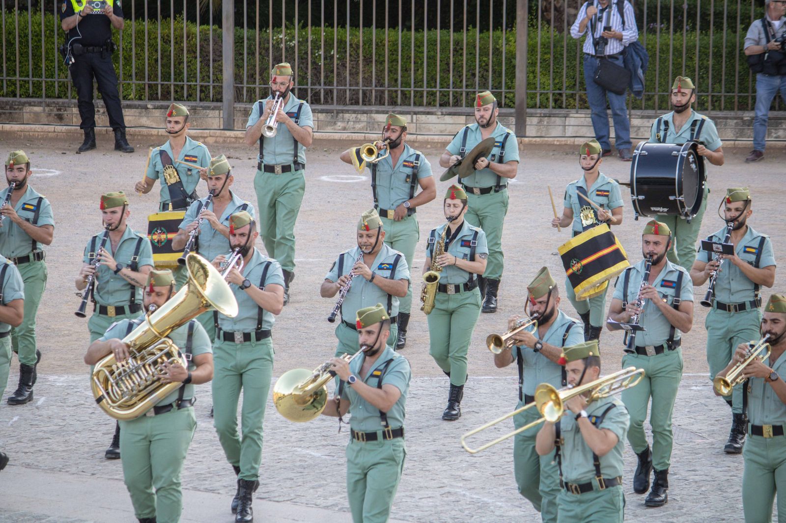 Las bandas de música se lucen antes del Día de las Fuerzas Armadas en Granada