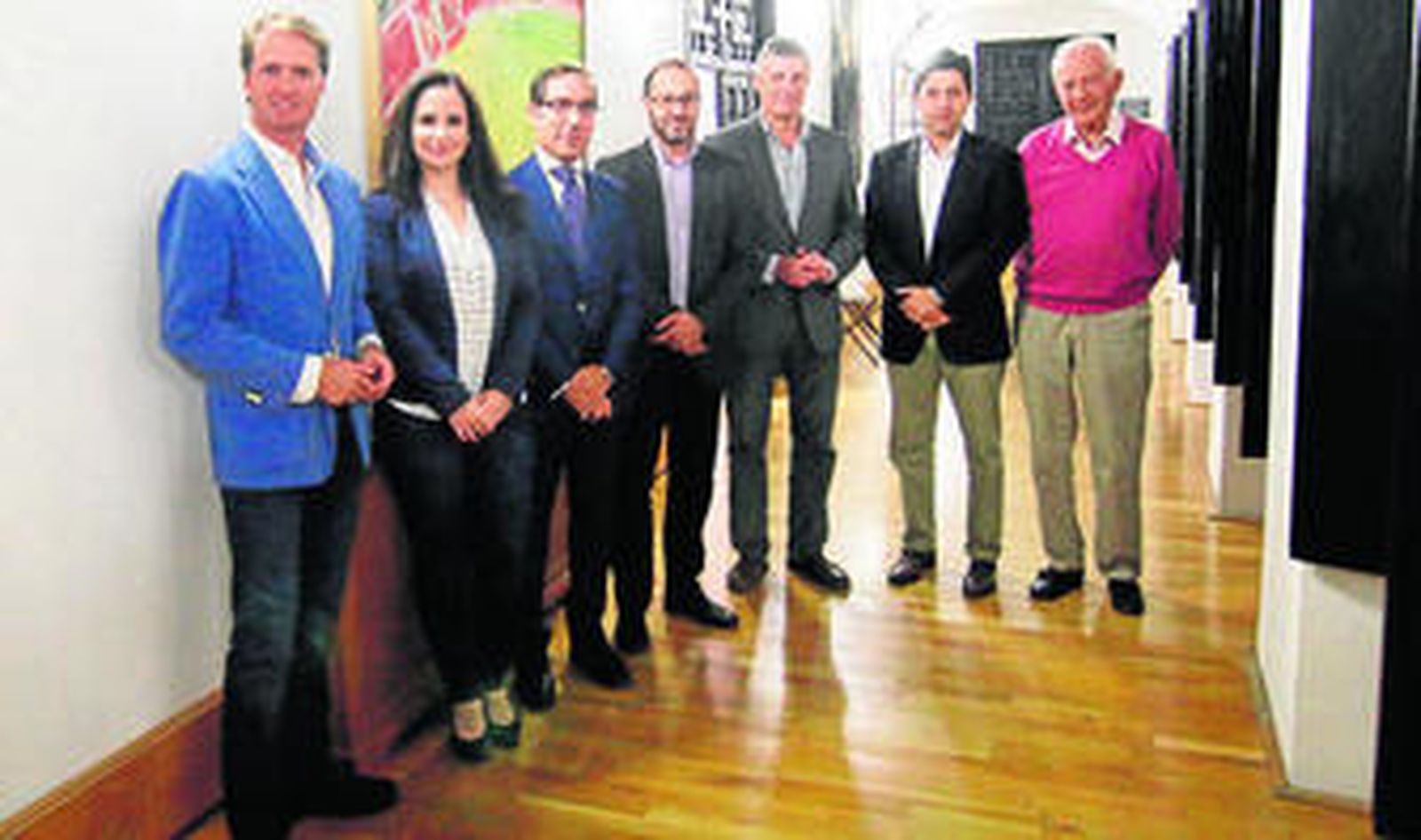 David Luque, en el centro, con los integrantes del grupo de trabajo.