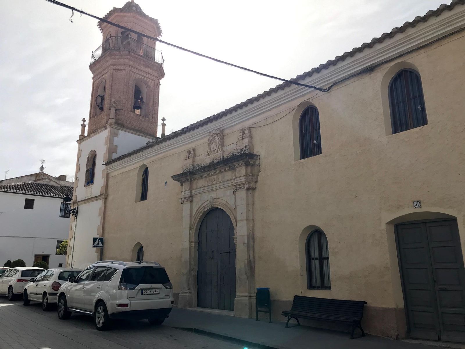 Subastan un libro parroquial del siglo XVIII