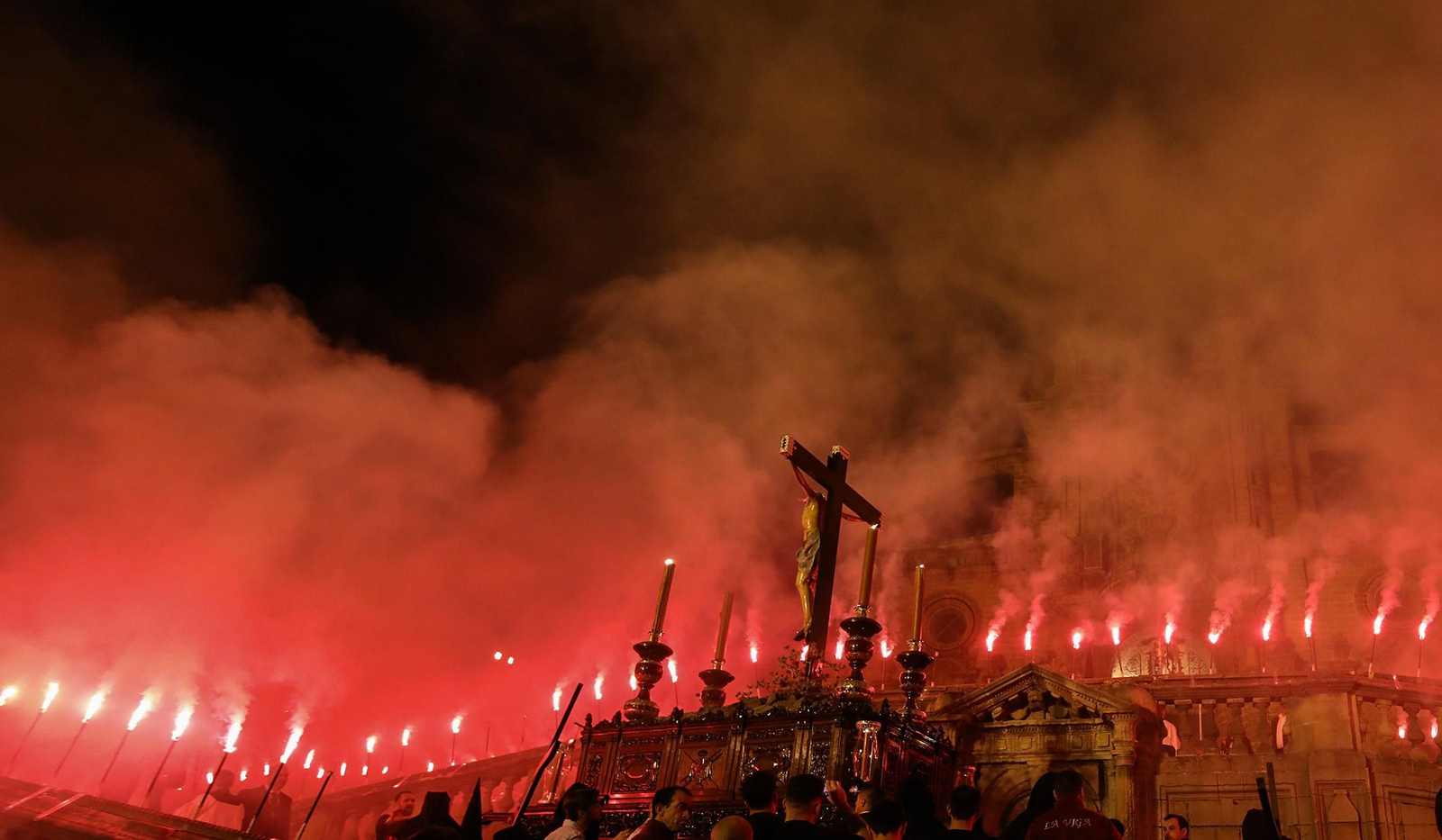Espectacular recogida de la hermandad de La Viga en la catedral