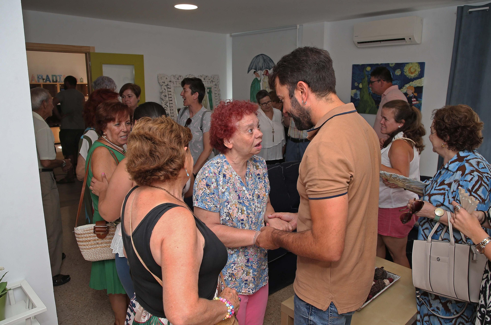 La inauguración de las nuevas viviendas tuteladas de Apadis, en imágenes