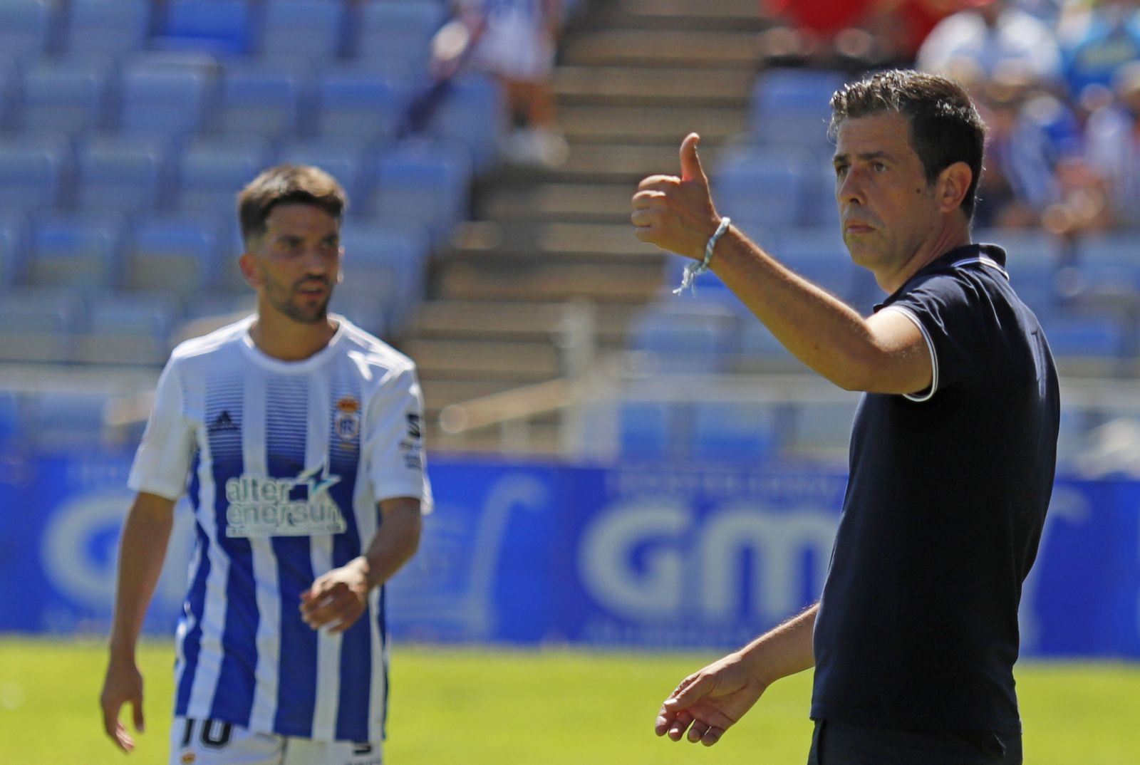 Alberto Gallego destacó la mejora que está teniendo Víctor Barroso en tareas defensivas.