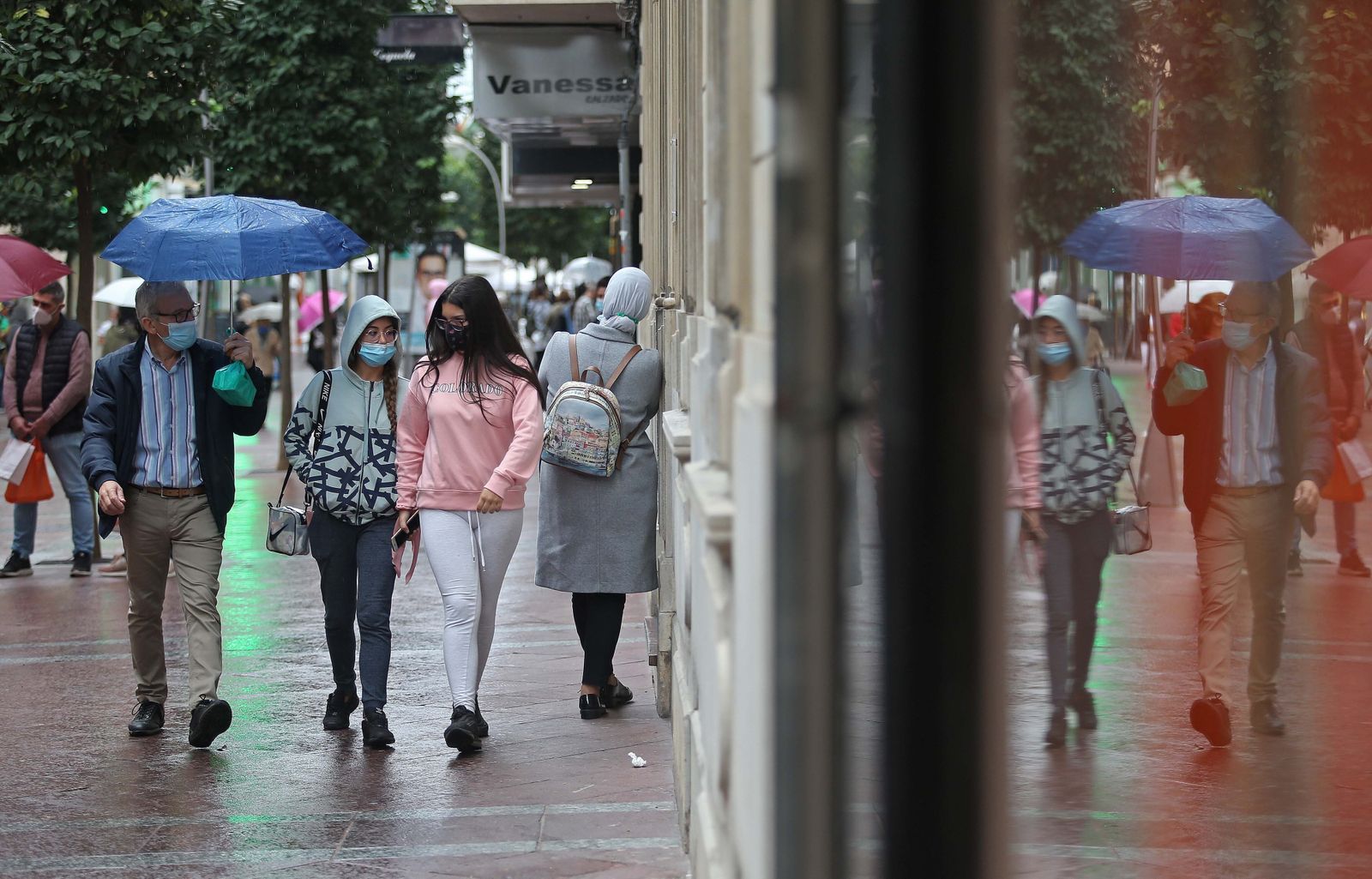 Personas por la calle.
