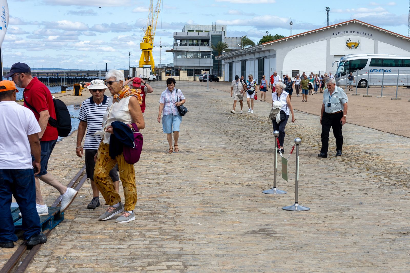 Las impresionantes imágenes del buque La Belle de Cadix en el Puerto de Huelva