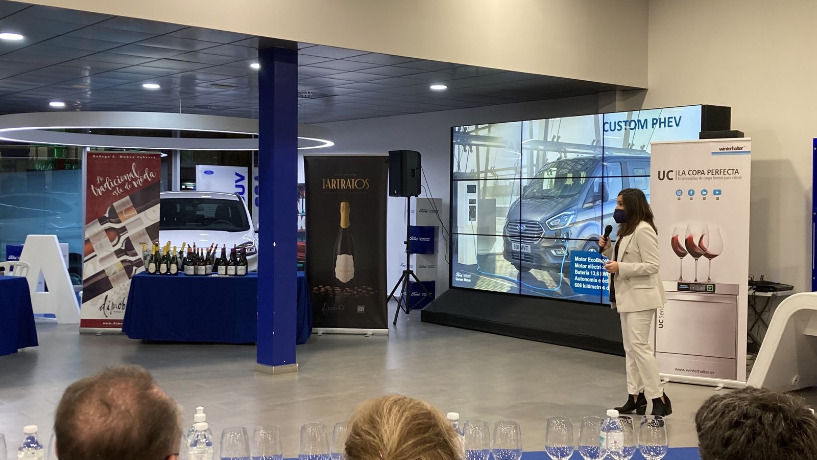 Se aunó la presentación de los modelos electrificados y eléctricos de Ford con una cata de vino y jamón.