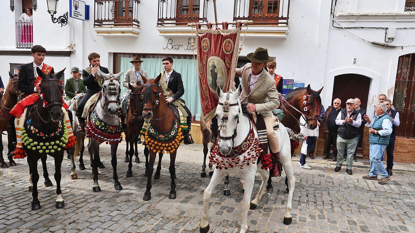Comitiva recogiendo a las Jamugueras.