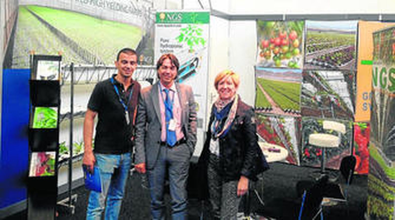 Representantes del sector de la industria auxiliar agrícola de Almería, con Mari Carmen Galera entre ellos, en GreenTech.