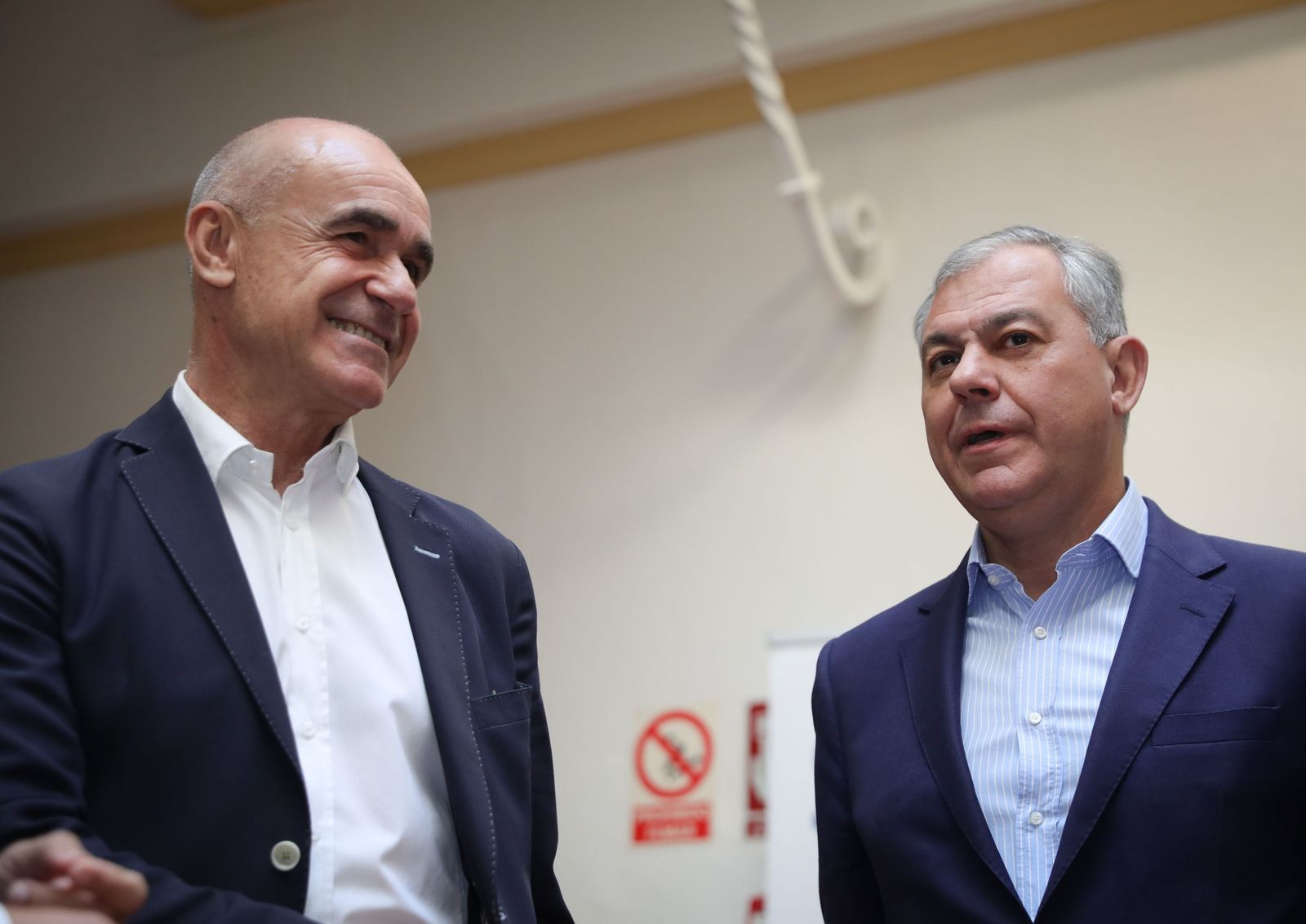 Muñoz y Sanz antes del cara a cara que tuvo lugar ayer en la sede de la cadena Ser en Sevilla.