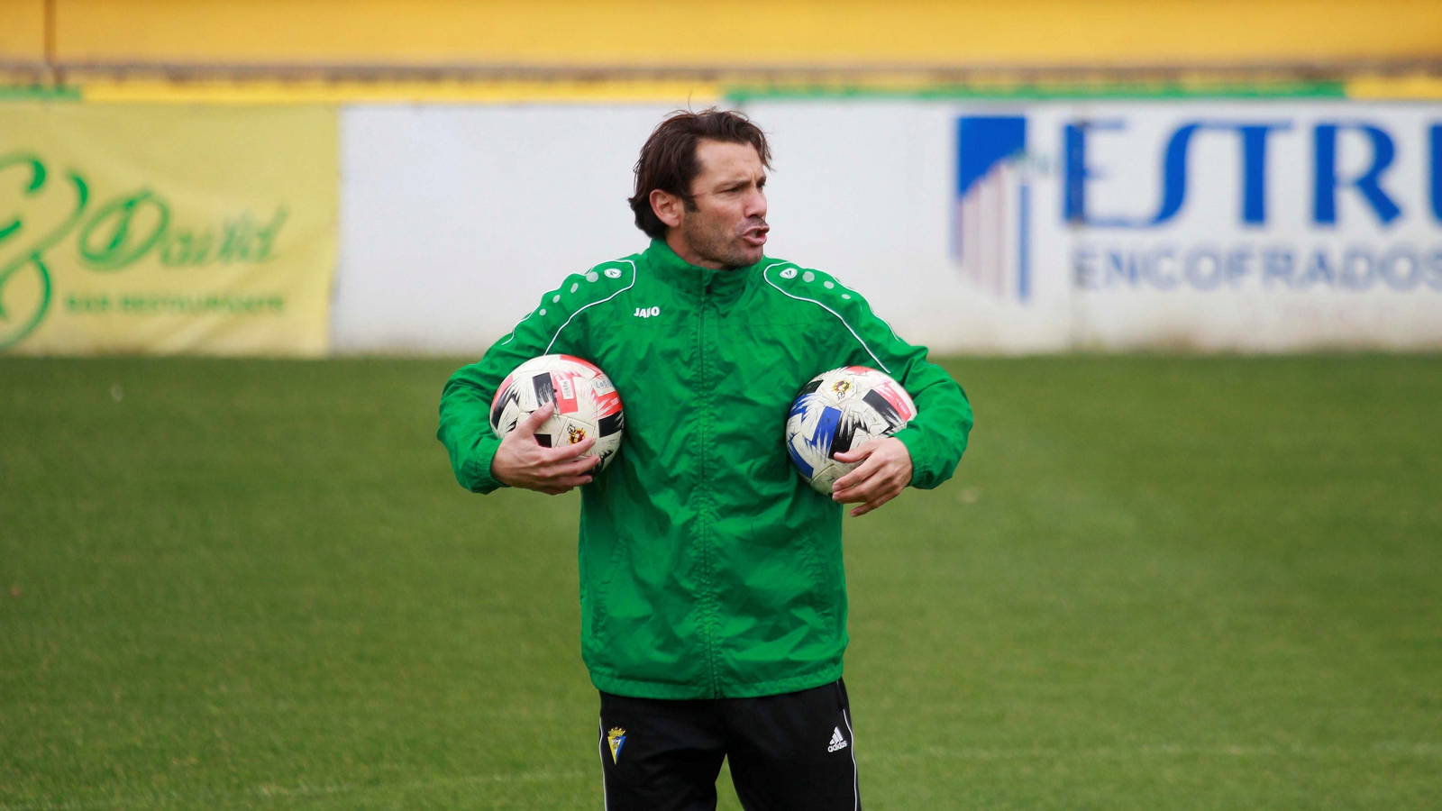 El entrenador de la Unión, Keko Rosano, en un entrenamiento en el San Rafael.