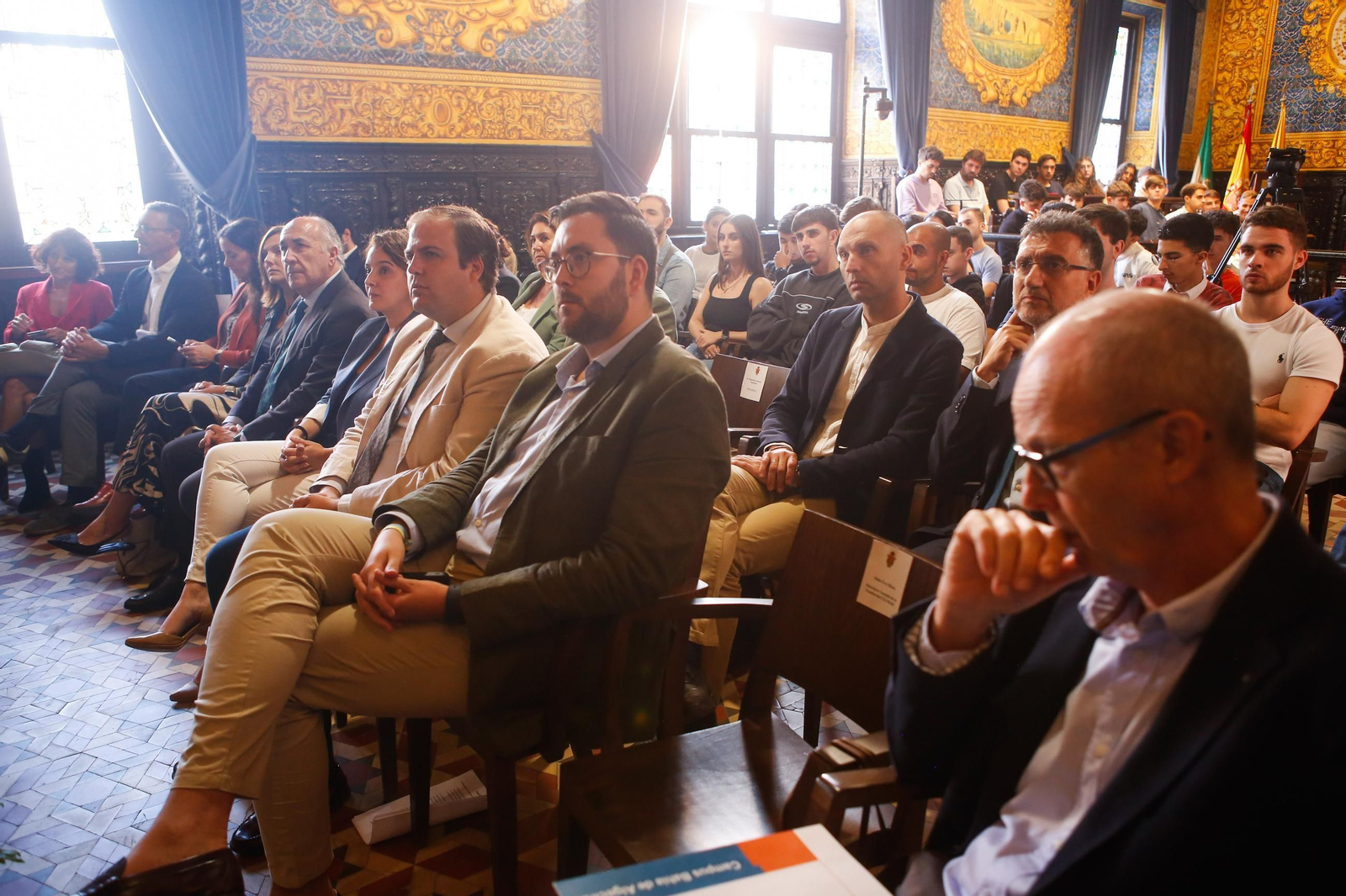 Fotos de la mesa redonda sobre economía azul y sostenibilidad, de las Cátedras Telefónica y la UCA