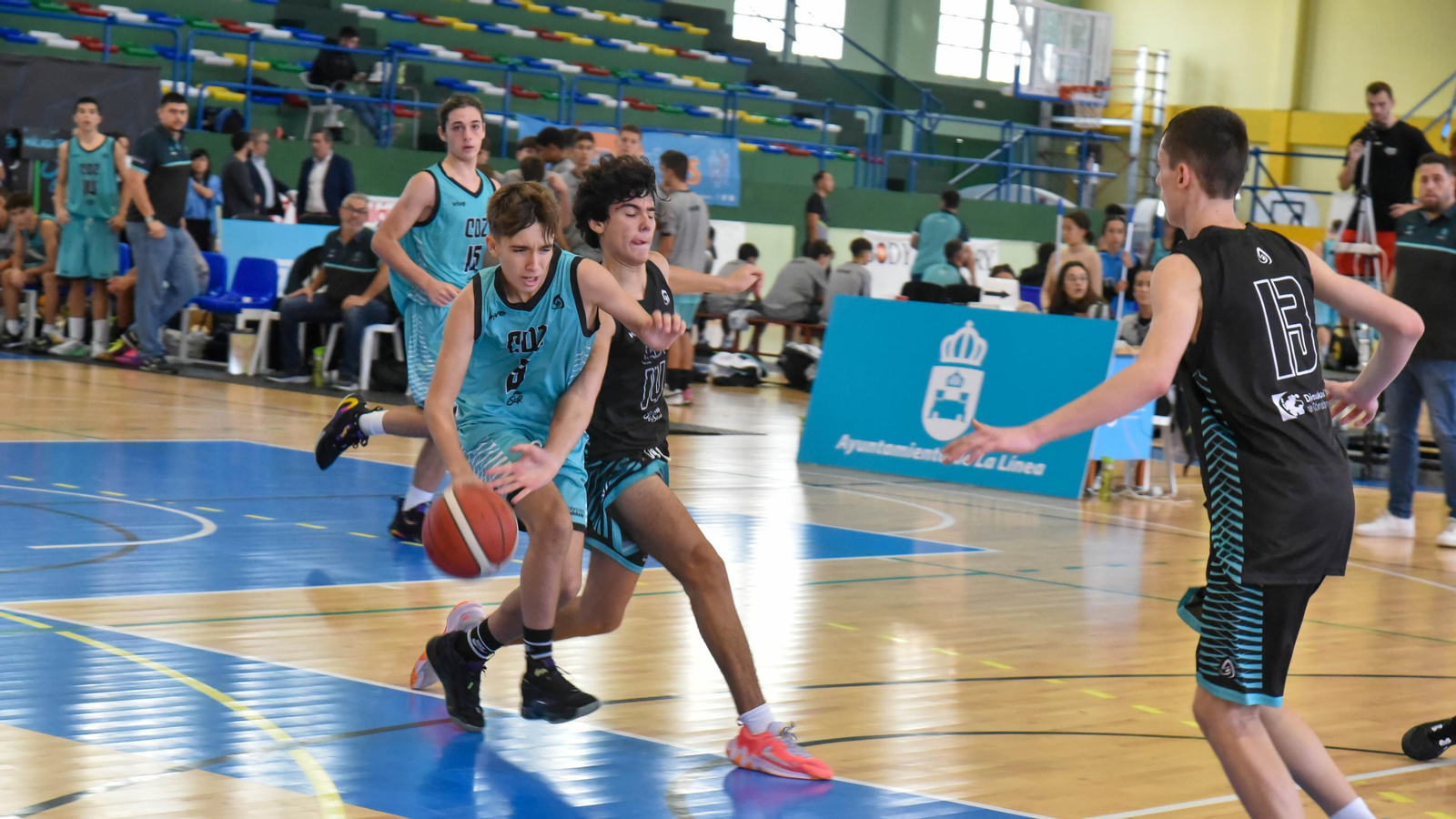 Las fotos de la tercera jornada del Andaluz infantil masculino de baloncesto en La Línea