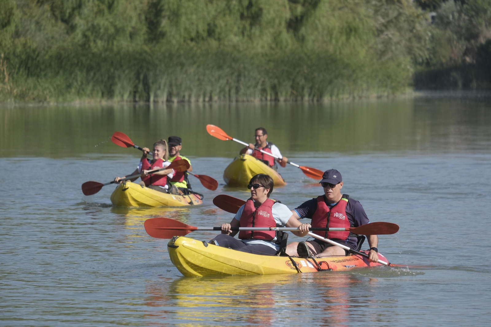 La ruta en kayak por el Guadalquivir de Córdoba se echa al agua, en imágenes